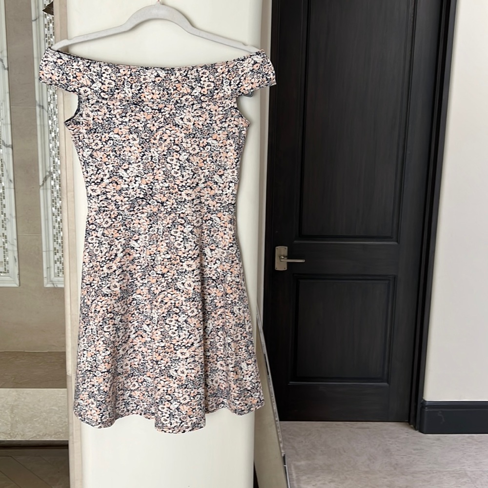 Hollister fit and flare dress. Xs